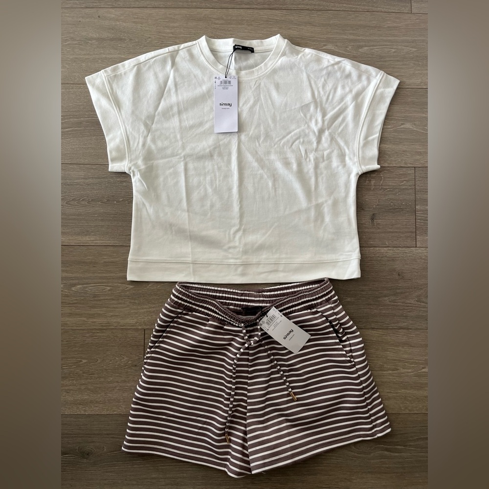 NWT Sinsay Brown and White Striped Shorts and White Top Size Large